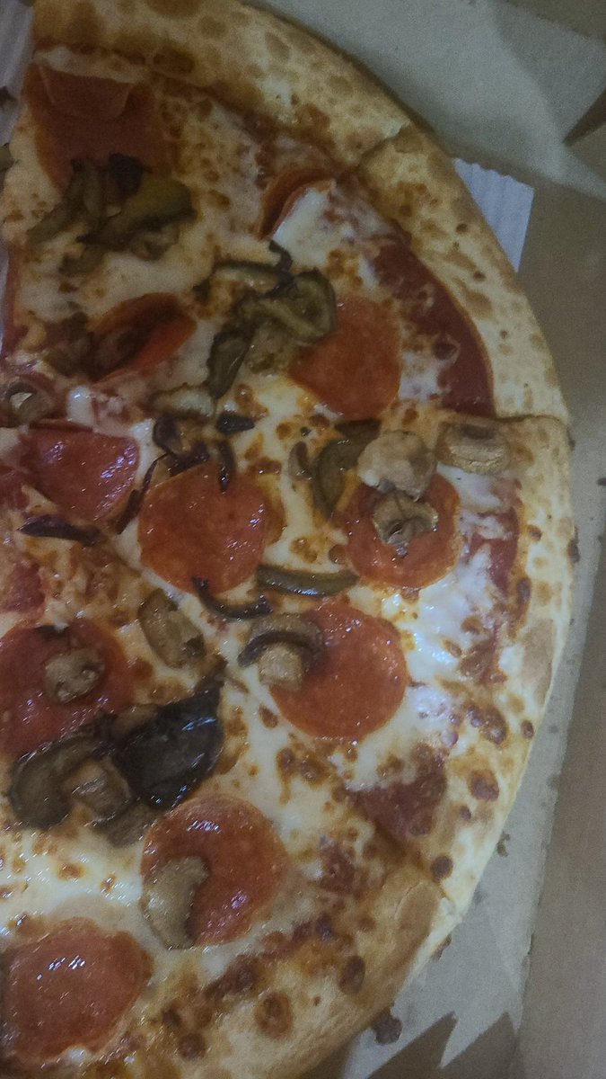 jadorsparkle's tweet photo. @pizzahut Hello! I would like to know if the crust seasonings have been discontinued. I placed an online order and the option for crust seasoning was obsolete and indeed my pizza arrived with plan crust. Can you please advise? I am disappointed in the pizza without the season. https://t.co/nTzpbUSYuS