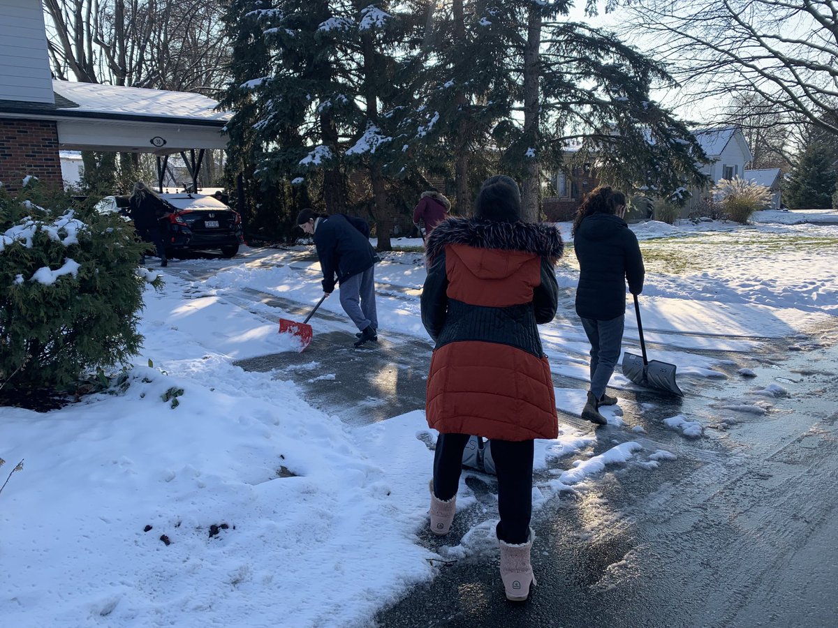 JeffDeProsperis's tweet photo. #RecFitLead @SJCEagles ventured out for a 2nd day. Cleaning some driveways and sidewalks in the #Henderson community — practicing for December #GiveTheBestOfYourself https://t.co/8egY0N1gKW