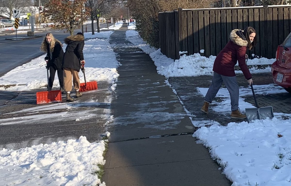 JeffDeProsperis's tweet photo. #RecFitLead @SJCEagles ventured out for a 2nd day. Cleaning some driveways and sidewalks in the #Henderson community — practicing for December #GiveTheBestOfYourself https://t.co/8egY0N1gKW