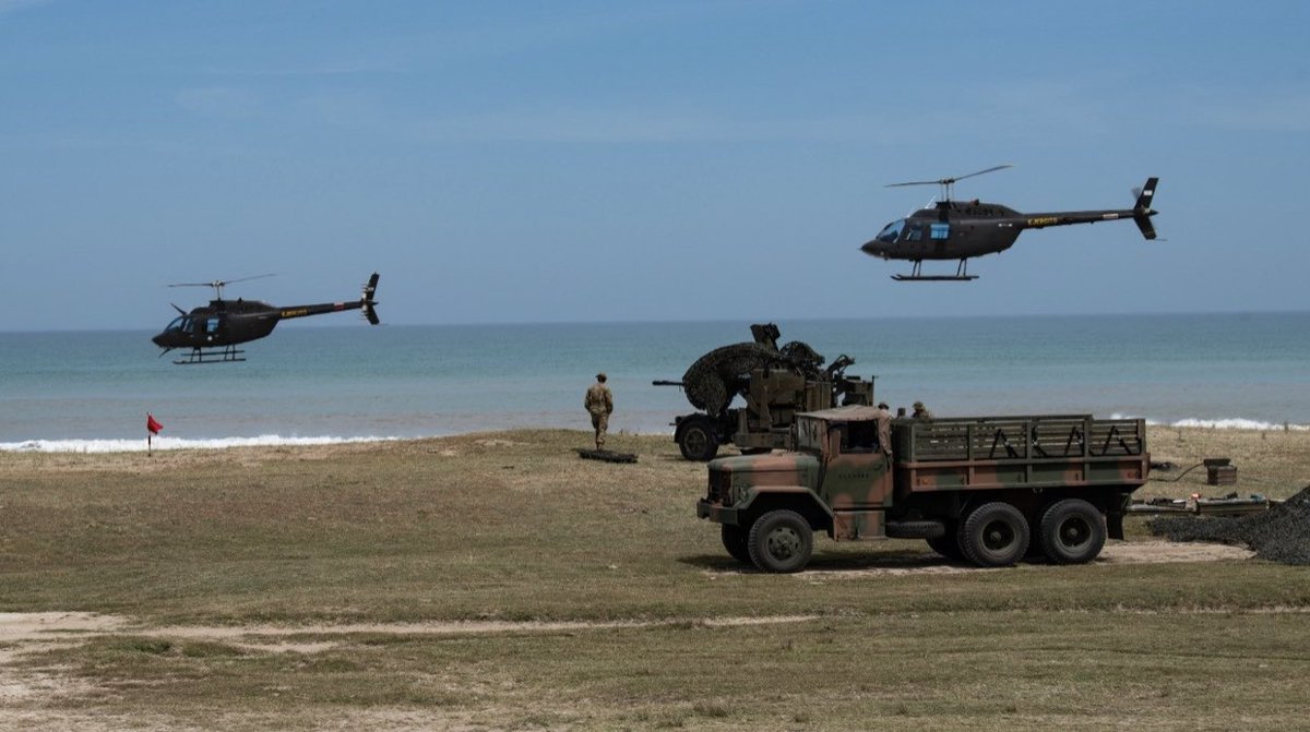 PucaraDefensa's tweet photo. Navegación de la Escuela de Aviación del @Ejercito_Arg
@BellFlight #uh1h #huey2 #CdoAvEj @EMCOFFA_Arg #bell206 #cbcph @FuerzaAerea_Arg @Armada_Arg #armadaAR #faa #helicoptero @helis @saorbats @Argendef  

https://t.co/fU3Ysm1eQS https://t.co/s59AClehs7