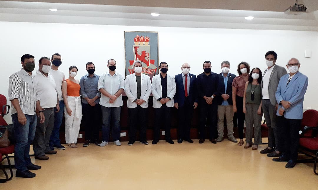 iguedes_br's tweet photo. Celebramos hoje no gabinete do reitor da UFPE o Acordo de Coop. Téc. do projeto BIM Pernambuco que visa promover o  desenvolvimento tecnológico e inovação no setor AECO por meio de ações integradas entre o CREA - PE e a UFPE, especificamente com a equipe téc. da Célula BIM UFPE. https://t.co/0CcyvvVktI