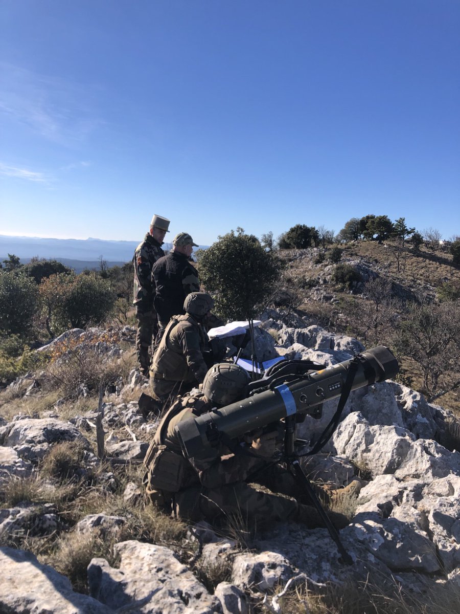 CDC_1eRCA's tweet photo. Depuis hier le @1RCA_canjuers a l’honneur de recevoir son chef le GBR Pinon pour lui présenter ses personnels, ses moyens et son énergie à remplir sa mission au profit du @COM_E2CIA et de toute l’@armeedeterre ! #UbiquePrimus #PrepaOps et #TransfoScorpion https://t.co/5ohpt0Lqua