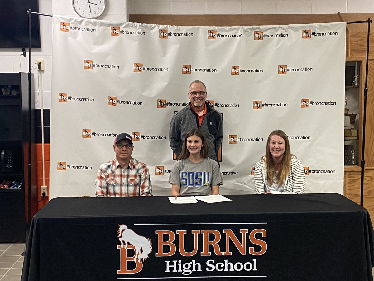 Tr1be_AD's tweet photo. Congrats to Emma Gonzalez on signing with ⁦@GoJacksSDSU⁩ #Broncsatthenextlevel https://t.co/91y2wEfg4Y