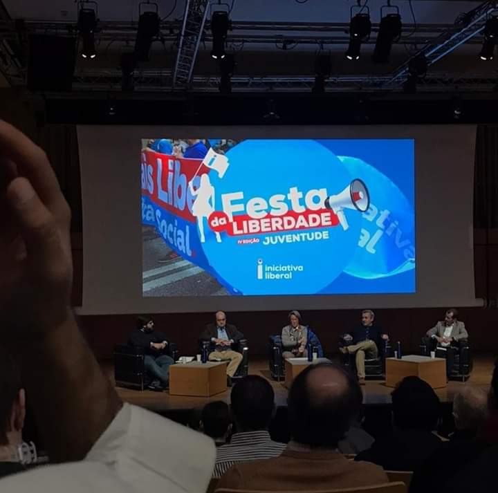 📸 IV FESTA DA LIBERDADE 🔴🔵 

Habitação, Sustentabilidade, Desemprego Jovem e Emigração foram alguns dos temas abordados no passado sábado, num dia dedicado à Juventude e que serviu para assinalar uma vez mais o 25 de Novembro. 

#PortugalMaisLiberal