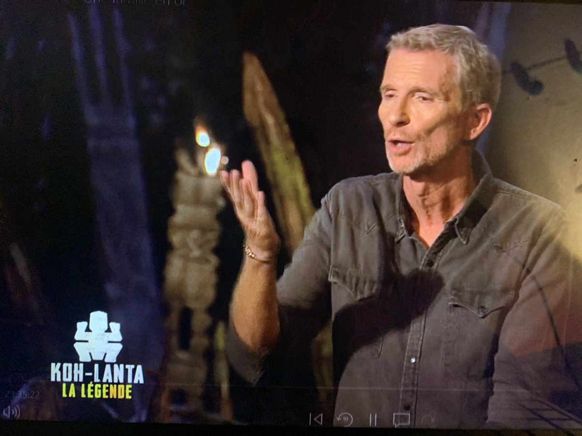 Je suis sure Denis il est toujours en stress aux conseils : « Denis, ne dit pas qu’ils seront 5 à l’orientation, fais leur croire qu’ils seront que 4 » #KohLanta