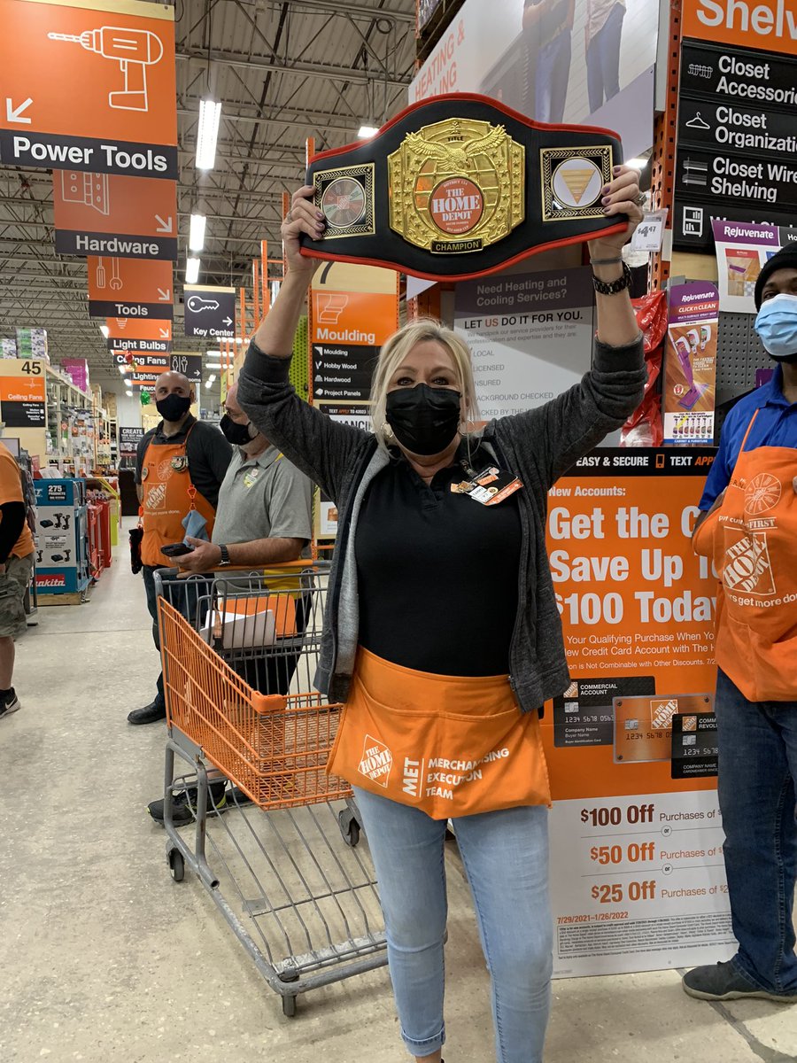 tammy_latorre's tweet photo. 218 Very Proud to be Holding two District Belts , D25 Gift center and # 1 Performing Store. Let’s keep this going 218. @XiomaraAponte15 @JeanSyl02707774 @ShainaBoggan @anandsingh1210 https://t.co/VFvL9y9TBH