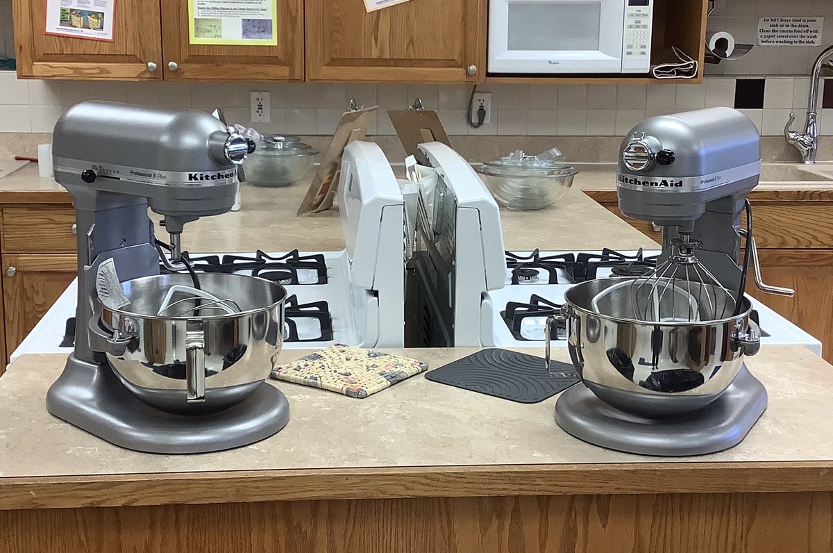 MrsYzar's tweet photo. Thanks to some very special “friends of usd #325” for this classroom enrichment grant… these 2 new pro series kitchen aids replace a couple of Ultra Power models from circa 1982…
#ksfcsed #morepower #kitchenaidpro https://t.co/DqCtI4Ng78