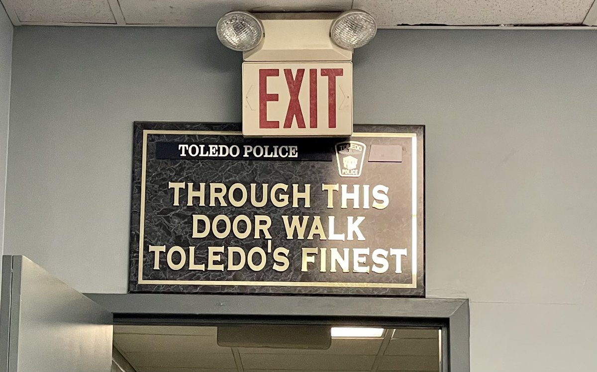 JaneTimkenOH's tweet photo. A major priority of my campaign is defending Ohio's police officers and first responders.
As part of @HarazGhanbari's #RideAlongAndLearn challenge, I rode shotgun today w/ the @ToledoPolice to gain a better understanding of what they deal with every day.
POLICE ARE OUR HEROES! https://t.co/SsFWH9PlfM