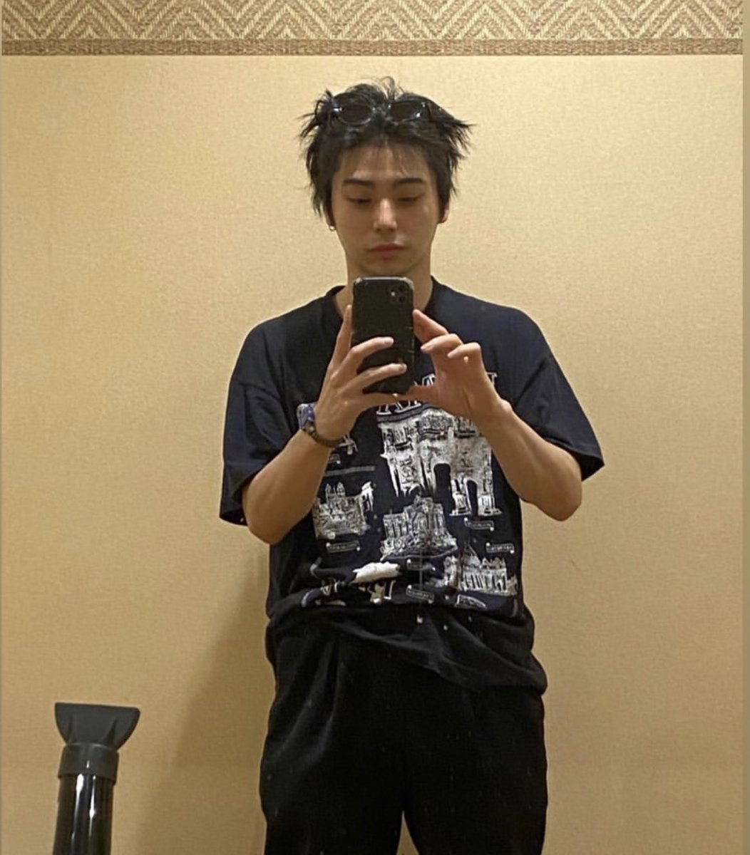 rainbowgagaga's tweet photo. i love him <3 https://t.co/lsYdbt1GSC