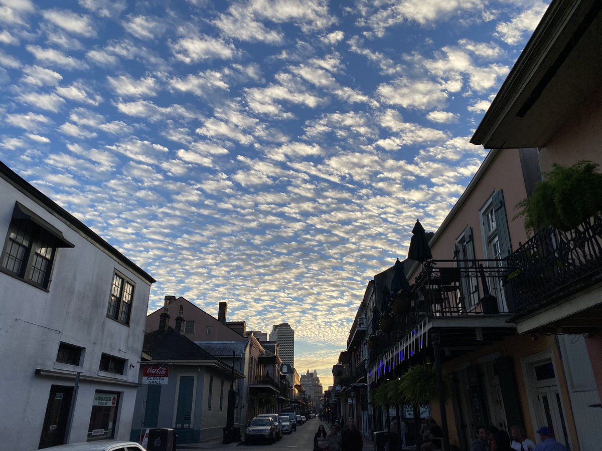 TheJoshDuffy's tweet photo. @MargaretOrr Look at those awesome cotton ball clouds and the beautiful sunset ☁️☀️ #frenchquarter @wdsu #neworleans https://t.co/zbtCTKoSTV