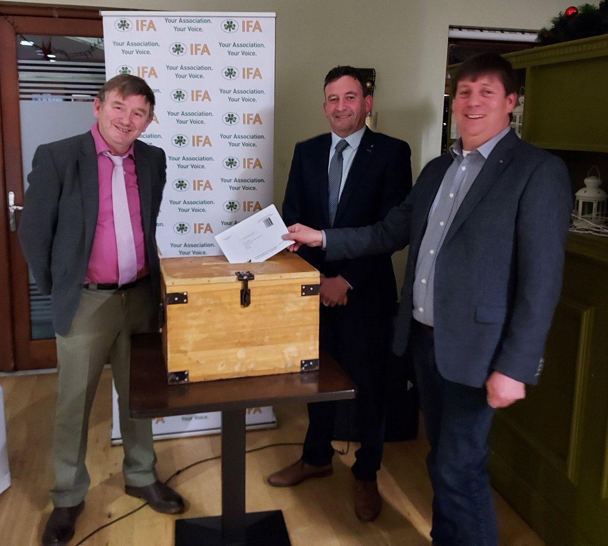 JohnOh_IFA's tweet photo. Round 2 tonight in the IFA Regional Chair Election 2021, Longford Chairman, Gavin White, oversaw proceedings in a lively Q&amp;A covering a wide range of issues - Schemes, Climate, young farmer engagement, IFA Policy issues and much more @IFAmedia @Longford_Leader @ShannonsideFM https://t.co/Aogwwg3sdy