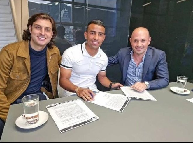 ParcheAzul's tweet photo. Atención familia azul 💙🤍
Omar Bertel acaba de renovar su contrato por 3 años más con el equipo embajador , Vamos Bertel, Vamos Millonarios 💙🤍 https://t.co/RGgDVn1wHR