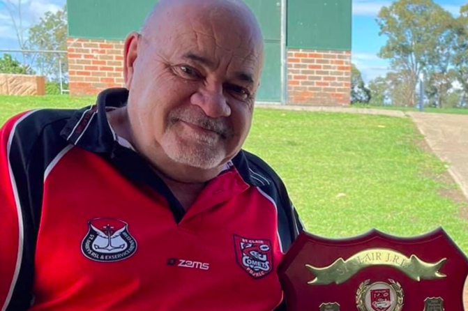 9_Moley's tweet photo. Moley salutes Bill Borg - standing down after 32 years of loyal service to St Clair Comets!
Well done, sir! https://t.co/VDSxJOxL6C