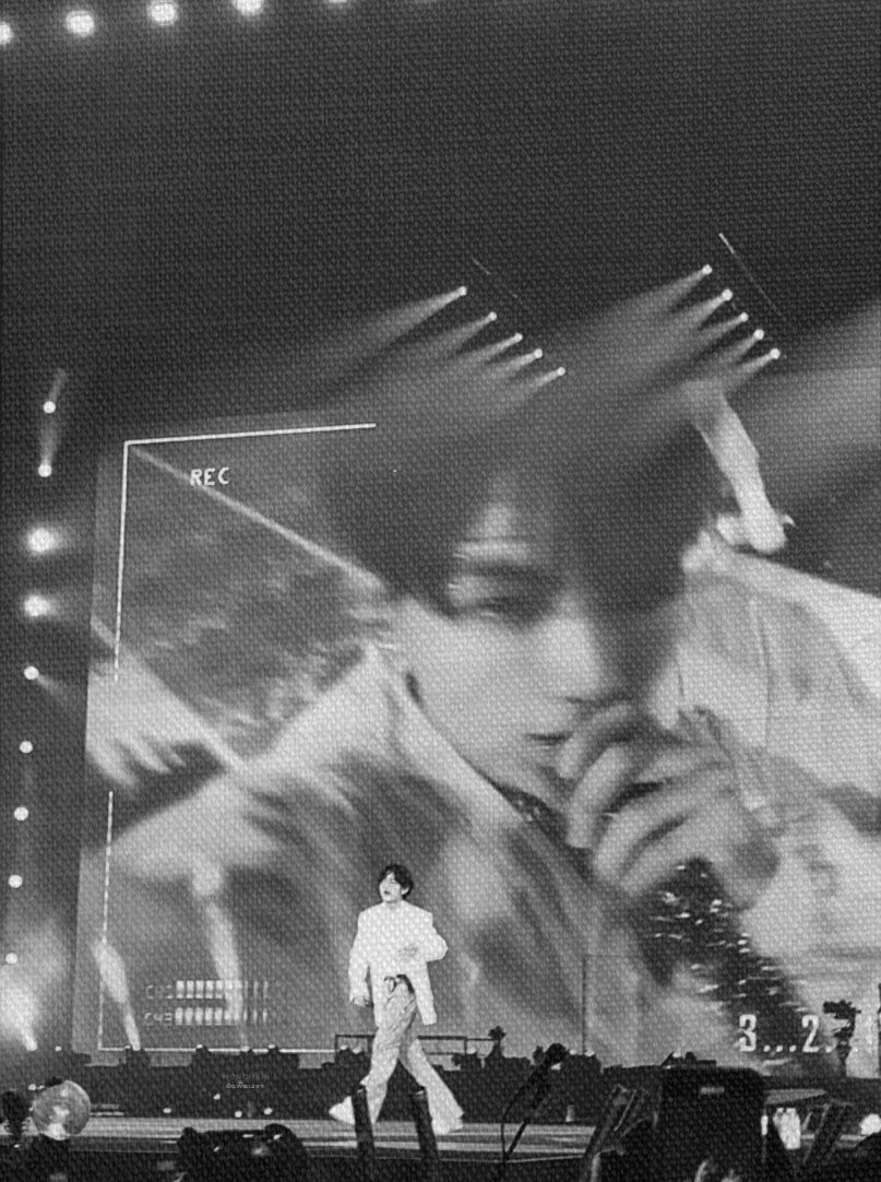7RKIVES's tweet photo. obsessed w/ THIS genre of taekook pics https://t.co/KozoE8adyO