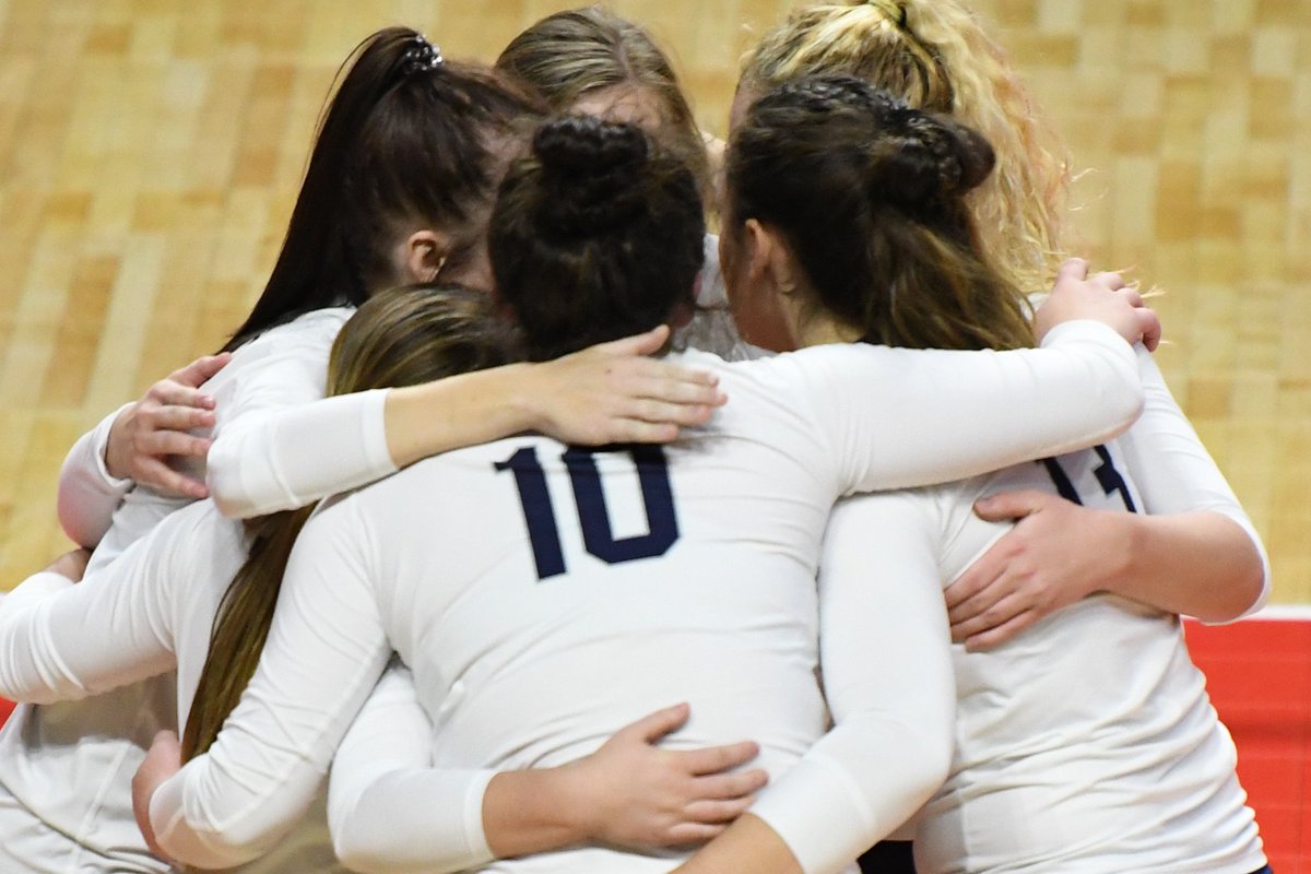 cunebulldogs's tweet photo. 🏐 | @cunevolleyball now leads the match, two-sets-to-one!

10+ kills: Heinzerling (12), Nordaker (11), Opfer (10).

CUNE leads OIT, 2-1 (26-24, 23-25, 25-17). https://t.co/en8CZ7SXFz