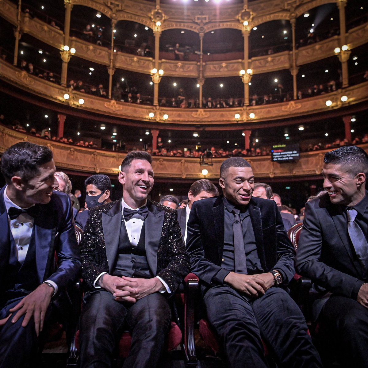 Juezcentral's tweet photo. El goleador del año, el balón de oro, un campeón del mundo y el goleador del campeón de la Liga de España. Robert, Lionel, Mbappé y Lucho Suárez. Fotón. https://t.co/2O4r09nZOU