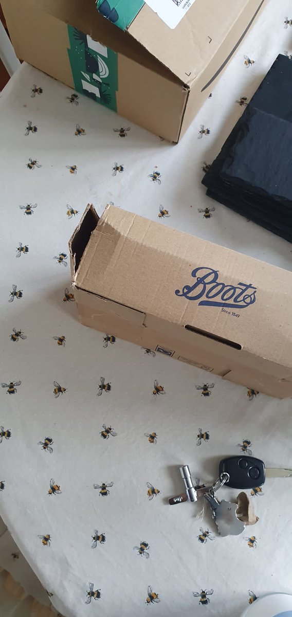 KatARudd's tweet photo. Any chance of a reply @BootsUK re my email regarding an order due more than a week ago - missing half the order when delivered by @Hermesparcels  - and no response in almost a week from Boots? #CustomerService #poorcustomerservice https://t.co/PHz8njTEaG