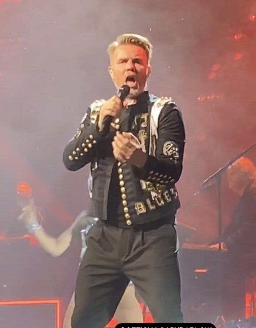garytotheparty's tweet photo. @GaryBarlow @GaryBarlow what was it you were trying to tell me? https://t.co/DAb1F2zHul