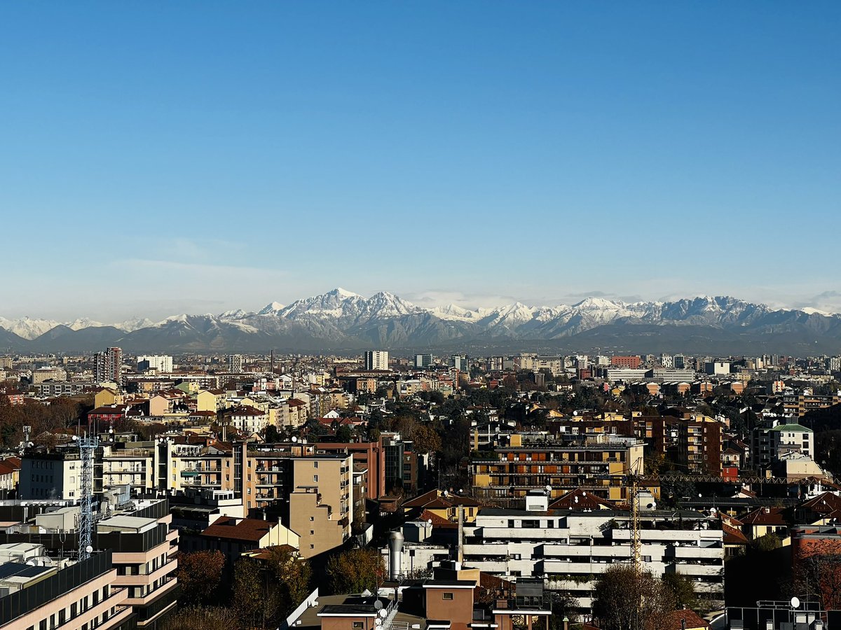 PaoloFrigoli's tweet photo. #Milano #RoofTopIsola https://t.co/i0xYjIpk81