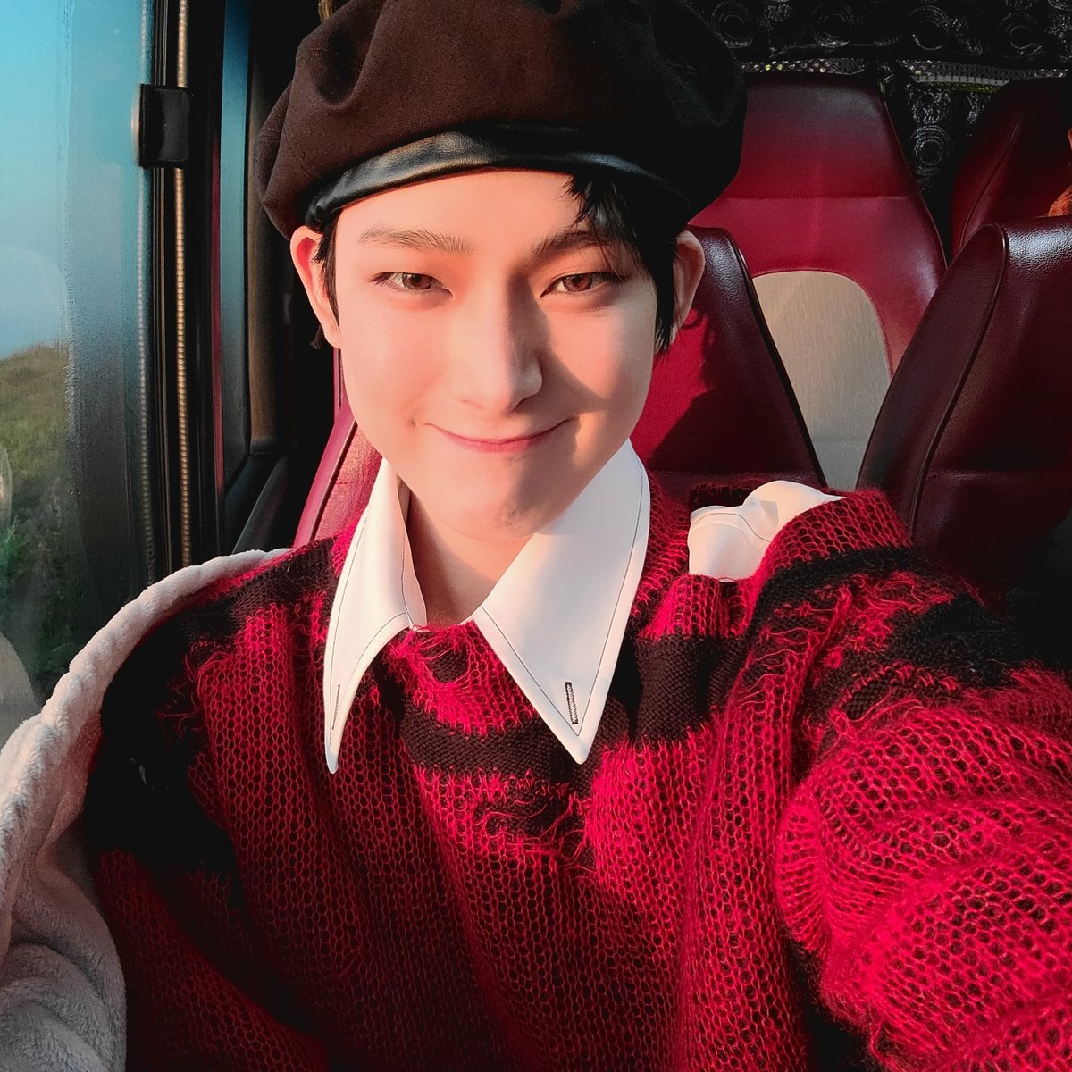 theneonsite's tweet photo. De rojito a conquistar, cuz #中毒Pearl and I #𝕯ont𝕊kip𝗧he𝗖rown anymore ahora que las veo brillar, claro que yas. Desde el carrito andaba saltando, ahora, si caigo en el escenario, perdón. ¡Suerte!

͟͟★! ℒ𝗈𝗏𝖾𝗅𝗒 𝖢𝕦𝕡𝗂𝖽 ، #𝐇allit  ִֶָ https://t.co/DCprkAV53v