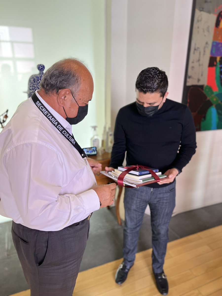 OratoManuel's tweet photo. Que gusto haber podido platicar con el secretario @sergio_berdejo, coincidimos en que el impulso a la cultura y la historia es fundamental para el desarrollo de la identidad del #Seco
 
Buscaré acercamiento con todos los niveles de gobierno para el bienestar de nuestro pueblo. https://t.co/u6dzg3K2m7
