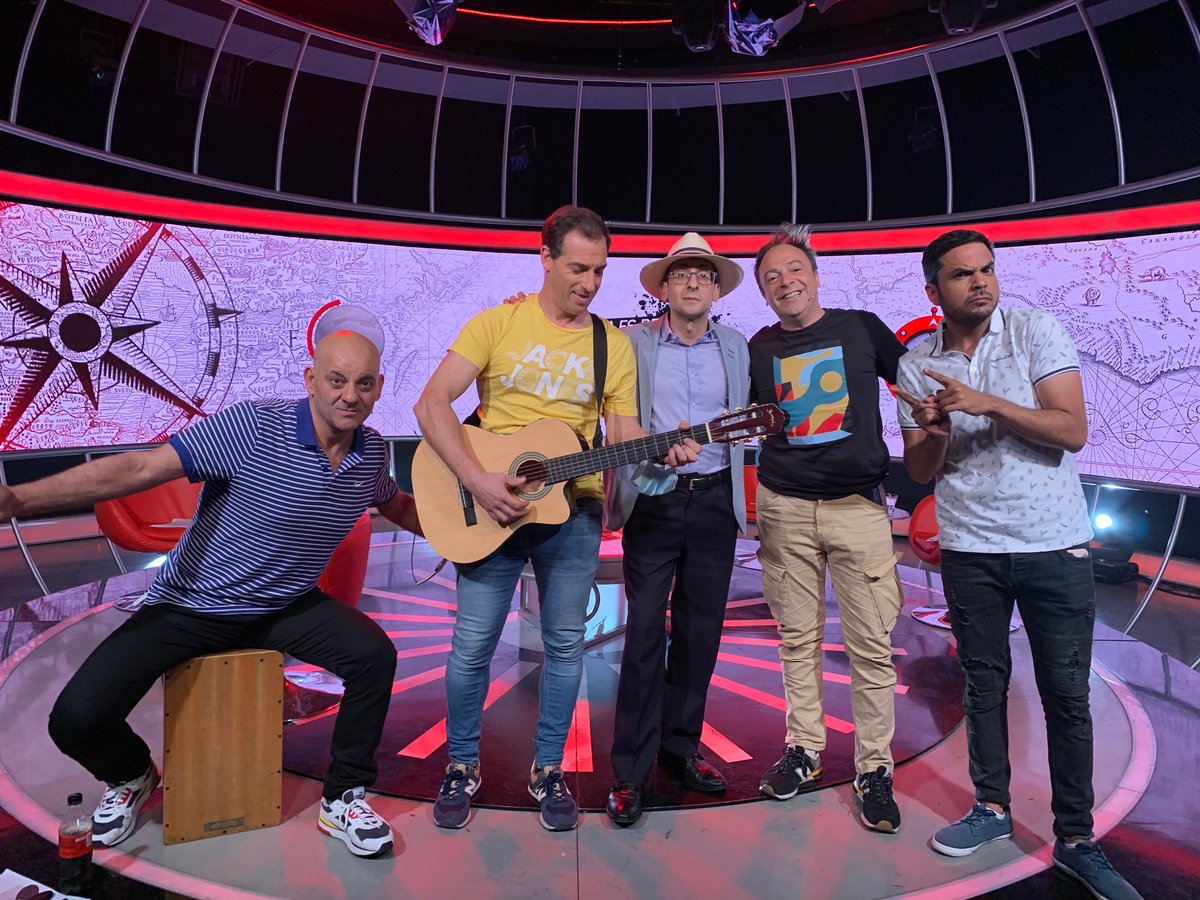 HOYYY!!! Martes, 22:30 hrs. Día de #laculpaesdecolon por <a href="/teledoce/">𝗧𝗲𝗹𝗲𝗱𝗼𝗰𝗲 📺</a> ! Con <a href="/Maxidelacruz/">Maxi</a> <a href="/MarcelKeoroglin/">Marcel Keoroglian</a> <a href="/leo_pacella/">Pache</a> #germanmedina Produce: <a href="/Kubrick_Media/">Kubrick Media</a> <a href="/ConradoPolva/">Conrado Polvarini</a> <a href="/taniamelgar10/">Tania</a>