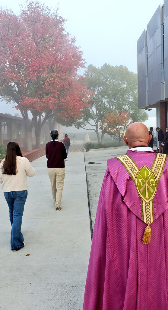 SFHSpresident's tweet photo. Beautiful blessing of our Advent wreaths on campus this morning. Thank you to all who made the Mass, prayer service &amp; blessing so special.
#Advent #LancersPray #HopetoBring
@SFHS_CampusMin https://t.co/7ELgMlKSK7