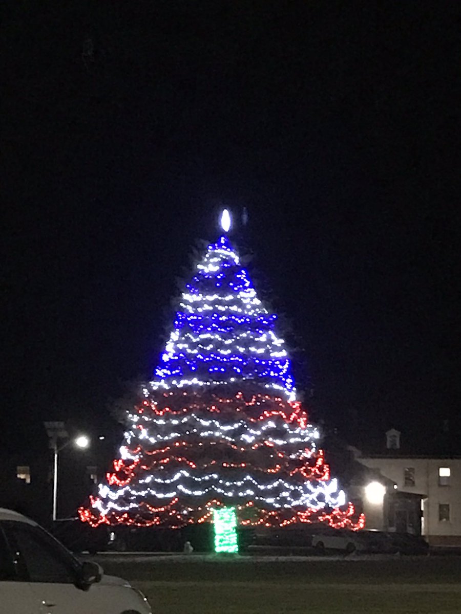 GFD_63's tweet photo. Patriotic Christmas tree ๐บ๐ธ#PerryPoint https://t.co/ABhU1xID8f
