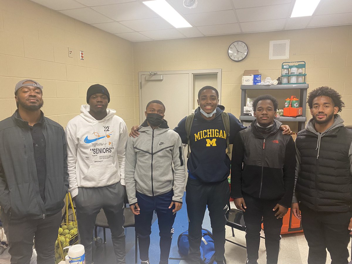 CoachJDIV_'s tweet photo. We appreciate Wayne State College coming through and speaking with our guys @coachBKSmith @Dawavykoach #brooksnation https://t.co/OkHT8aOV34