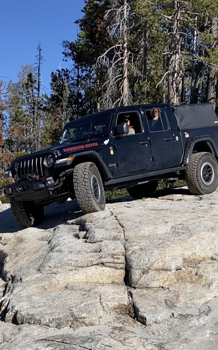 RandomeXits's tweet photo. Ok so I got 17,000 on my JT and the Yokohamas are rocking it. Im at 15psi in this pic. Those are some solid sidewalls. https://t.co/gJubaiU2g0