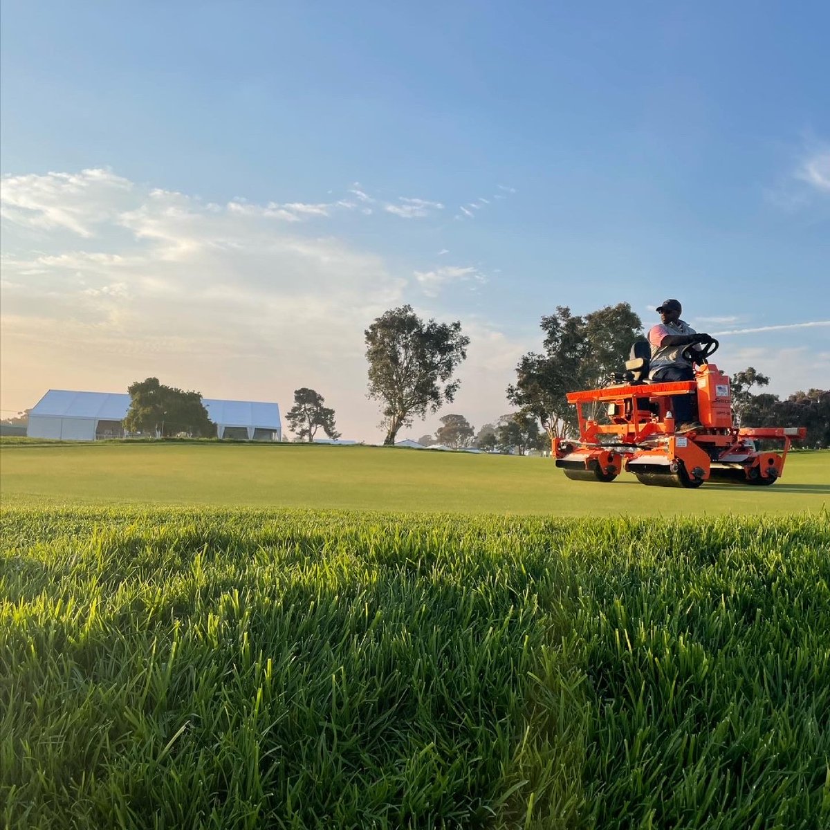 If you like working with your hands, enjoy the outdoors and working in a team environment, the City's Golf Division is a great place to work! ⛳ 🏌️ 

The Golf Division has more than 30 positions available today. Check out the open jobs and apply now: bit.ly/2ZFBI7t