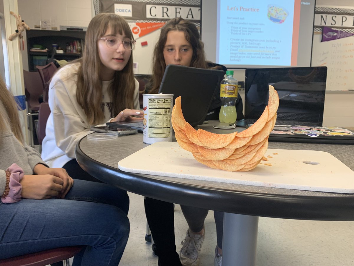 WestoshaCHS's tweet image. Product promotion day in Intro to Business and Marketing; this group took on the #Pringlechallenge to use in their social media post. 

#weAREwestosha #designthinking #pringles