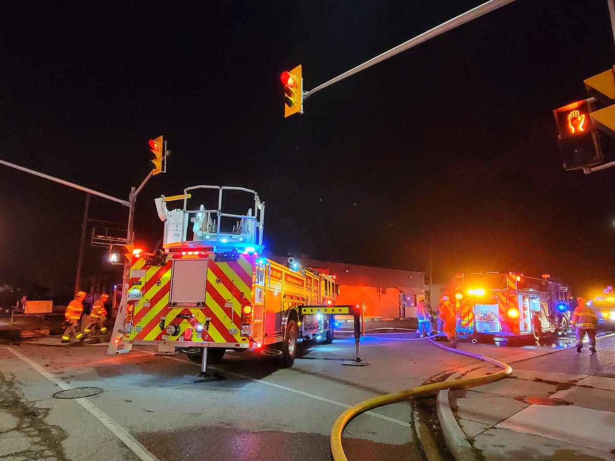 HooksHalligans's tweet photo. Chatham-Kent Fire stations 3, 2 and 1 on scene of a 3rd alarm fire in a commercial building at Dufferin Ave and Selkirk Street in Wallaceburg. Fire knocked down. Buff 1. https://t.co/181XQG3gMu
