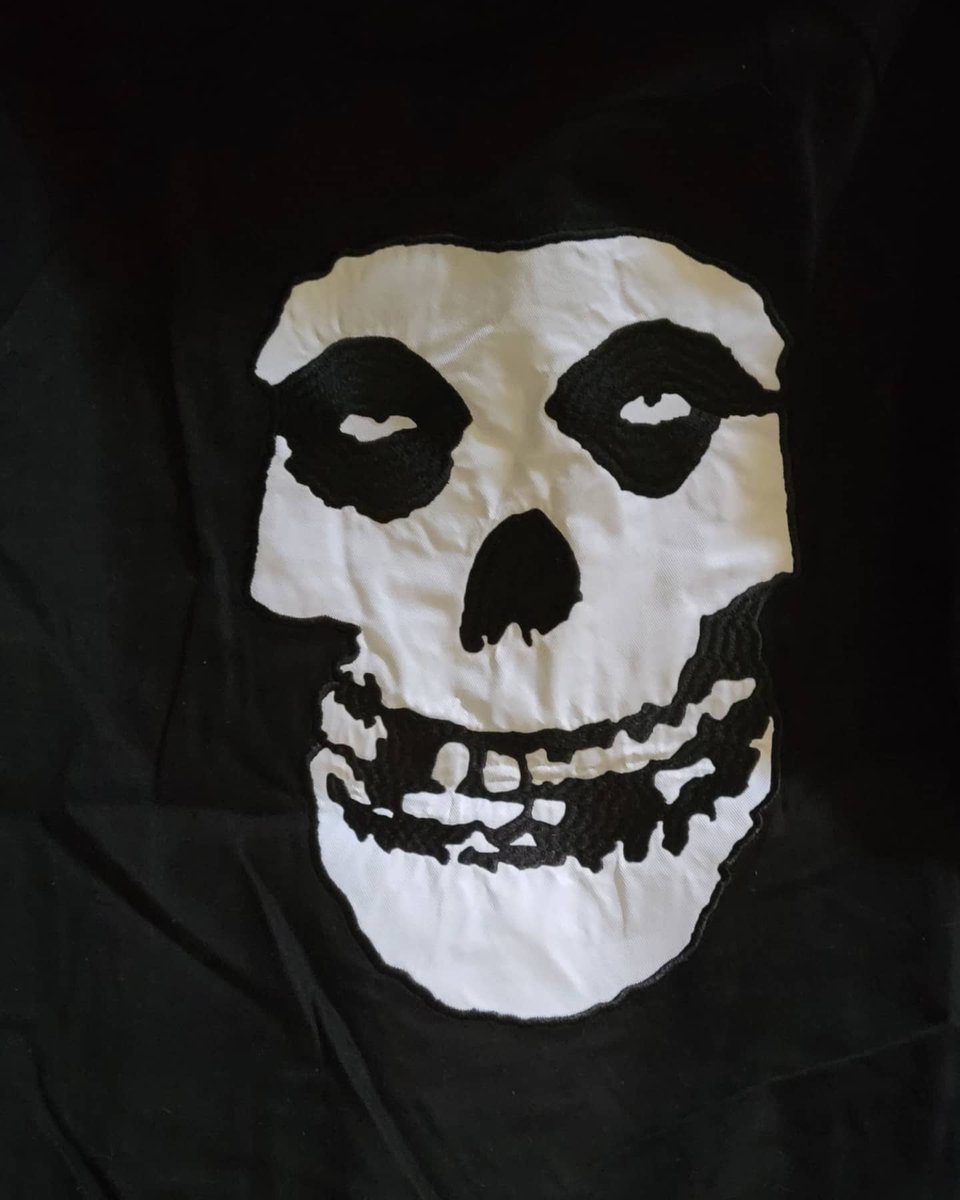 Live_Undead_666's tweet photo. New jacket. It's reversible too. #misfits #middleofbeyond #whoa #feind #crimsonghost https://t.co/CChOWRiqIH