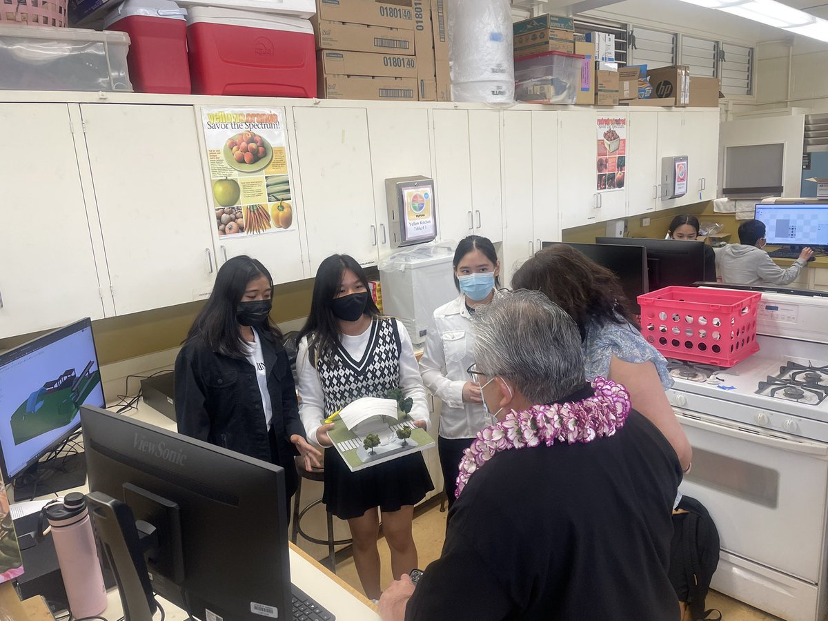 PCHS_Tech_Aca's tweet photo. Thank you @HIDOE808 Supt Hayashi for visiting our school &amp; academy today! Our Engineering and Architecture S’s had a great time sharing their projects with you. We hope we represented @PearlCityHS and @PWComplex through #excellencewithhonor ! https://t.co/cWrfMi70AF