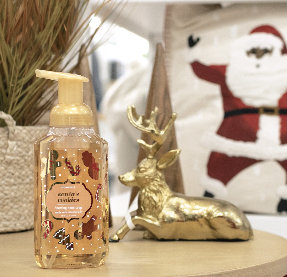 AskScentfull's tweet photo. Around our house we bake our buttery holiday cookies on Christmas Eve so they'll be fresh for Santa's arrival. Do you bake cookies for Santa? https://t.co/f1f6Z47OCB