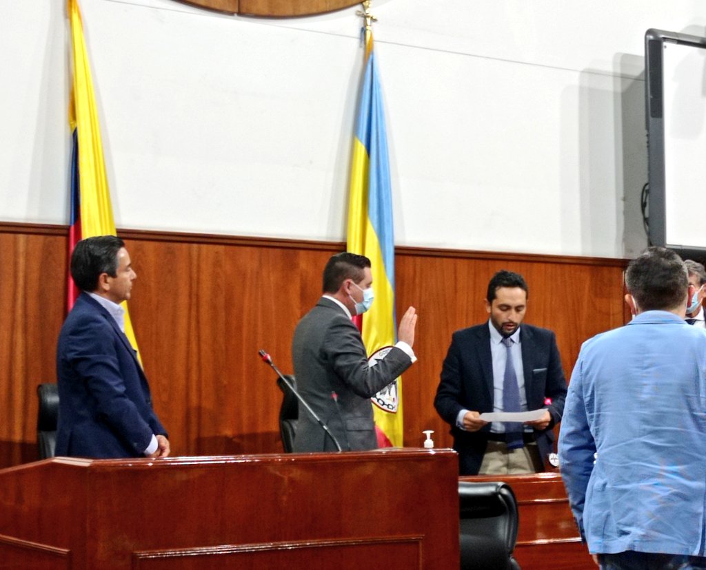 JulianPericoJr's tweet photo. 🎉 Felicitaciones a mi amigo #AlexPrieto por su elección cómo Presidente de la @AsambleadeCund para el año 2022. De corazón, mis sinceros deseos de éxito representando a los #Cundinamarqueses en este importante espacio para la Democracia. https://t.co/L73Re46NxC