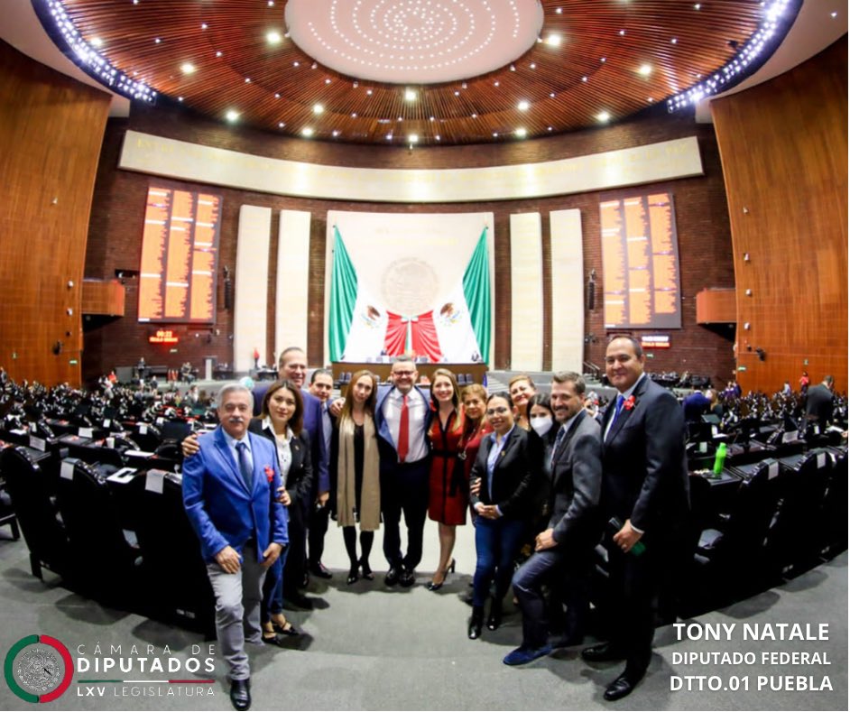 En la sesión ordinaria de hoy.
-Efeméride con motivo de la Instalación del Congreso Constituyente de Querétaro.
-Efeméride con motivo del Día Mundial de la Lucha contra el Sida.
-Presentación de iniciativas.
-Presentación de puntos de acuerdo.
#DiputadosVerdes 
#TonyNatale