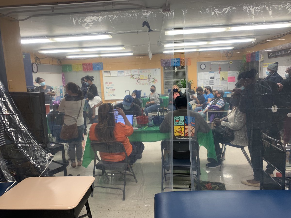 jjsa0319's tweet photo. Vaccine clinic for students, parents and the community. Was ending at 6pm, but still people waiting.Great turnout, thank you Houston https://t.co/8PPG4Yg6gP.⁦@principalbuie⁩ ⁦@KingPetersenWRS⁩ ⁦@HISD_ACC⁩ ⁦@_MissDyan⁩ https://t.co/VHPnHiGUS6