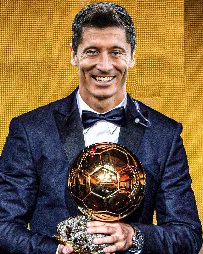 ESPNFC's tweet photo. We can all agree it was his trophy in 2020 🙏 https://t.co/lorBxej55V