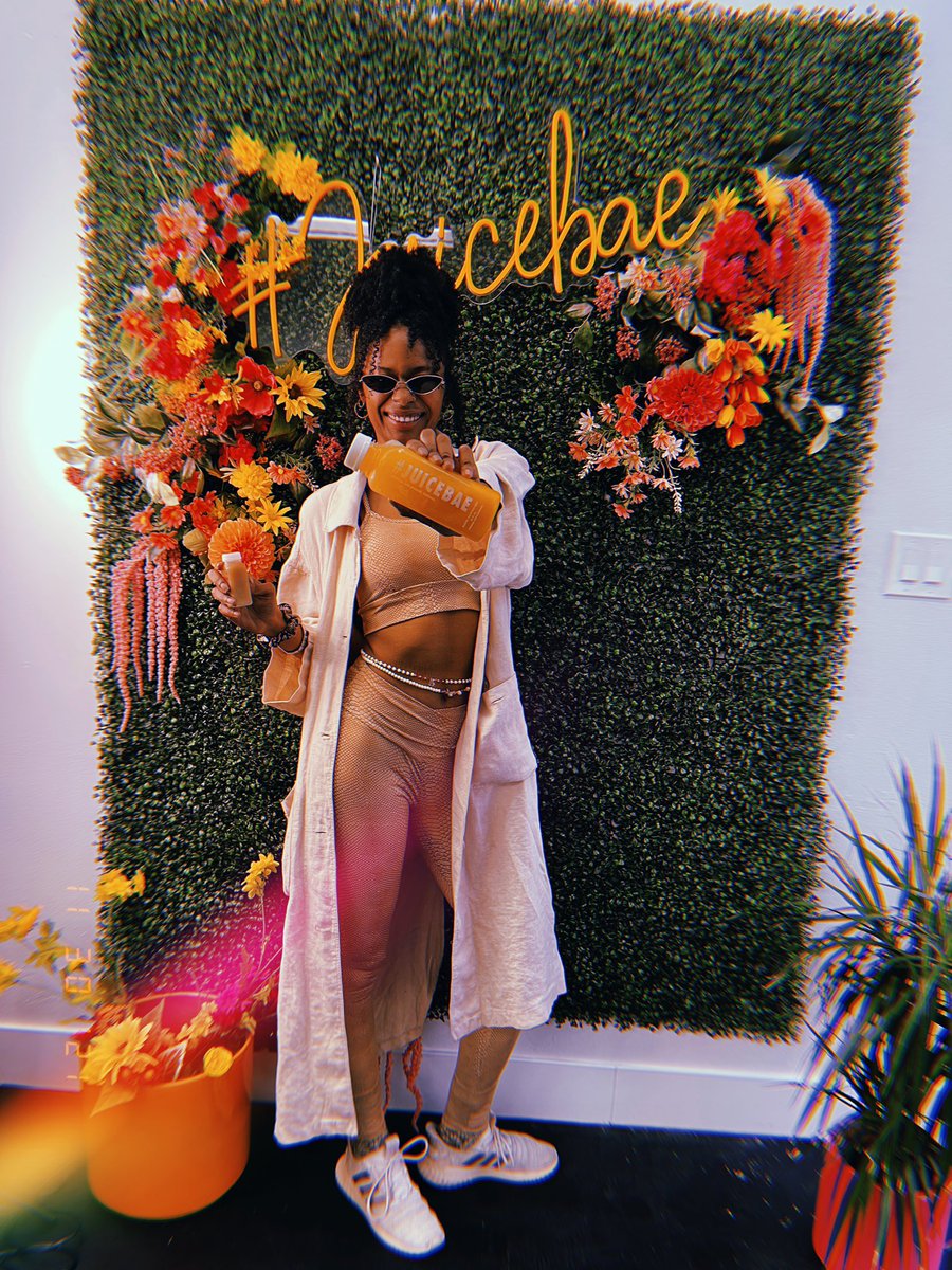 moonflowervibes's tweet photo. #juicebae just got her Mango Passionfruit https://t.co/p6JYtDOY99