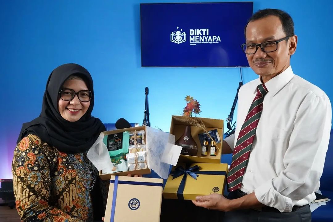 Sore ini Dikti Menyapa inovator muda kita, presiden Akademi Ilmuwan Muda Indonesia - ALMI, chair of the Organization for Women in Science for the Developing World - OWSD, DR. Sri Fatmawati. Mba Fatma yg juga dosen ITS adalah pakar per-jamuan.