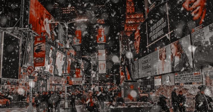 shinelarryx's tweet photo. Harry não esqueceu o garoto que beijou a meia noite no ano novo de três anos atrás, seu sonho era poder ver os doces olhos azuis de Louis novamente. Agora, ao se mudar para Londres e começar sua tão sonhada faculdade, ver Tomlinson dando aulas no mesmo local era surreal. https://t.co/1SioiH1KWQ