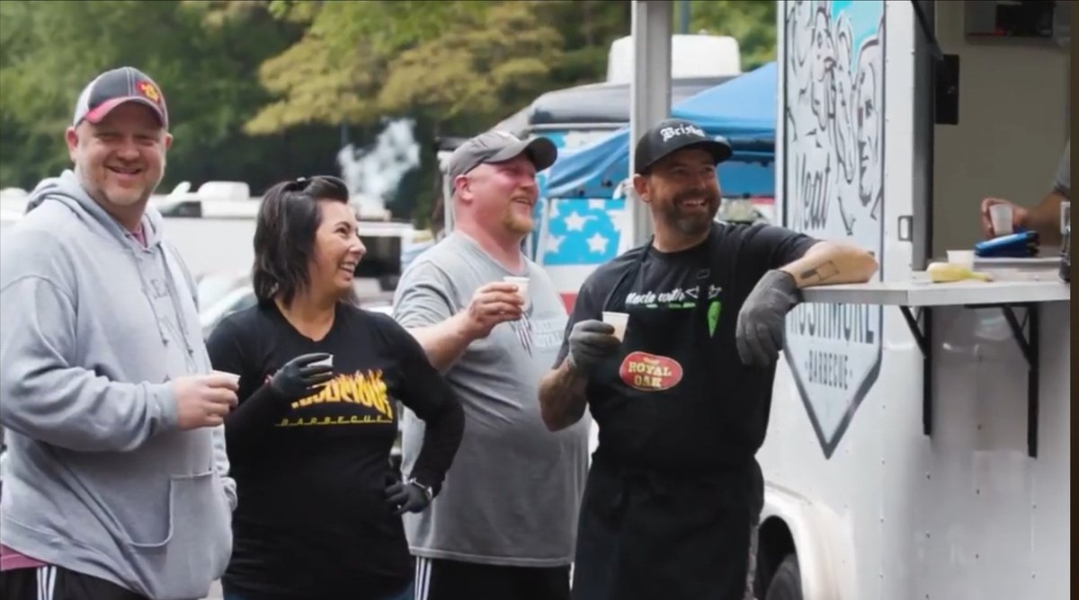 FergoliciousBBQ's tweet photo. The service at the @MeatRushmoreBBQ trailer is impeccable. The drink menu is short but you can't beat the service. Photo courtesy of @ROCharcoal
#RubSumLUV #kcgrillingco #royaloakcharcoal #meatrushmorebbq #bbqlife #bbqfamily #bbqnation #royaloakinvitational #mrsfergolicious https://t.co/Kw2GD2DoY5
