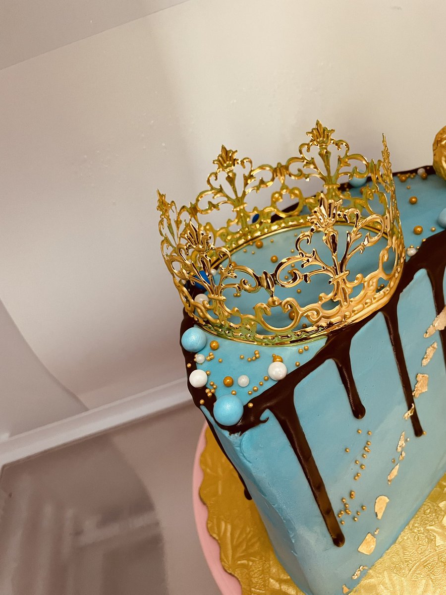 chefdominique22's tweet photo. Halfway to one! #halfcake 💙🎉✨ https://t.co/espkDm6sTh
