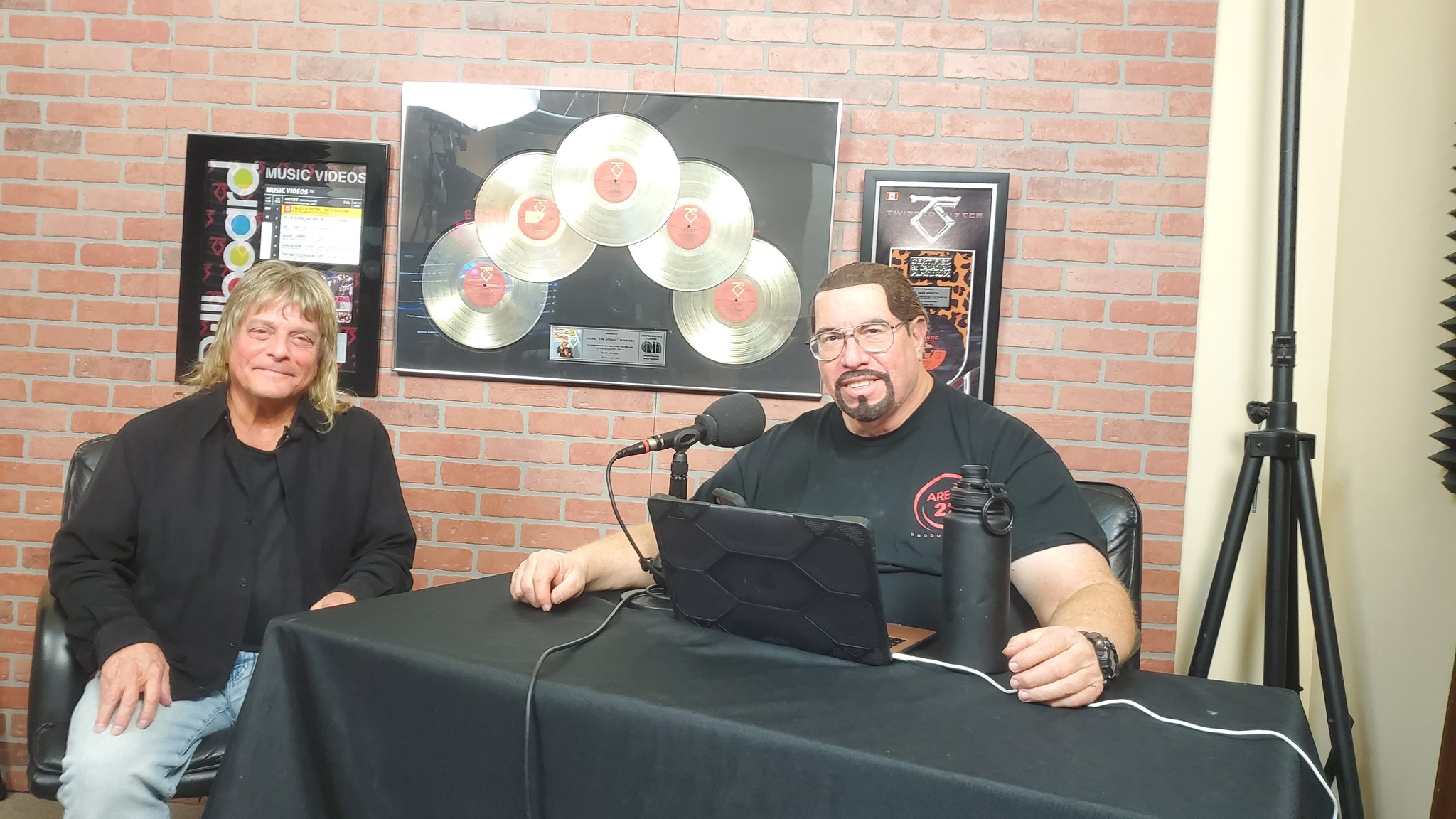 Felix Hanemann on Twitter "Here with Mark Mendoza live... Tune in