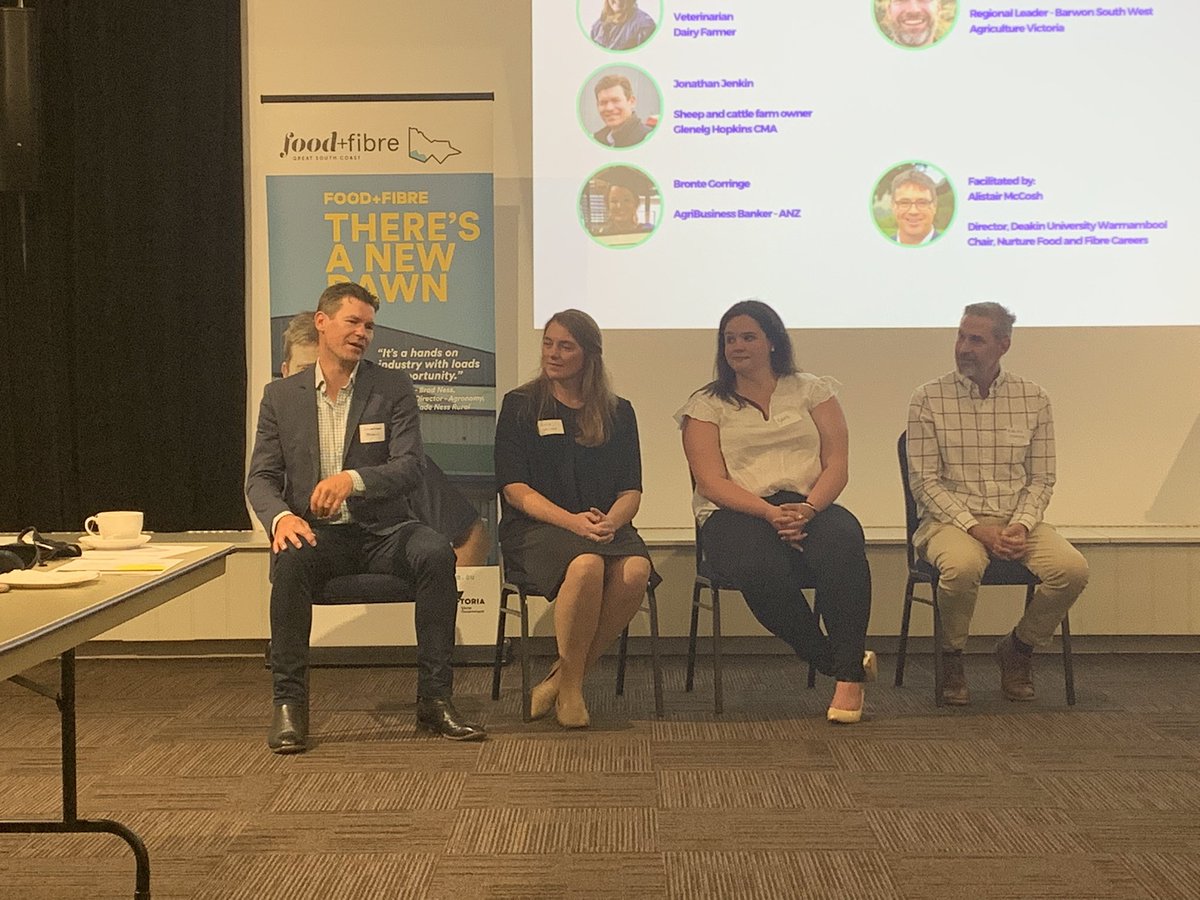 SWLLEN3's tweet image. Great careers advisory panel discussion on the best things about their careers: the people are the best thing about our industry #agcareers @GreatFibre