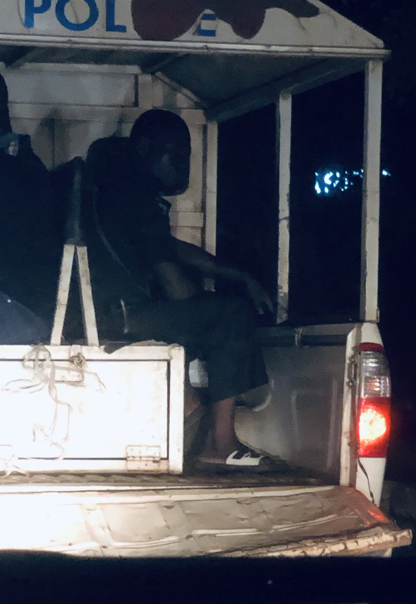 UtaziVictor's tweet photo. Nigerian police at work @The042Network https://t.co/eepzl5wQFt