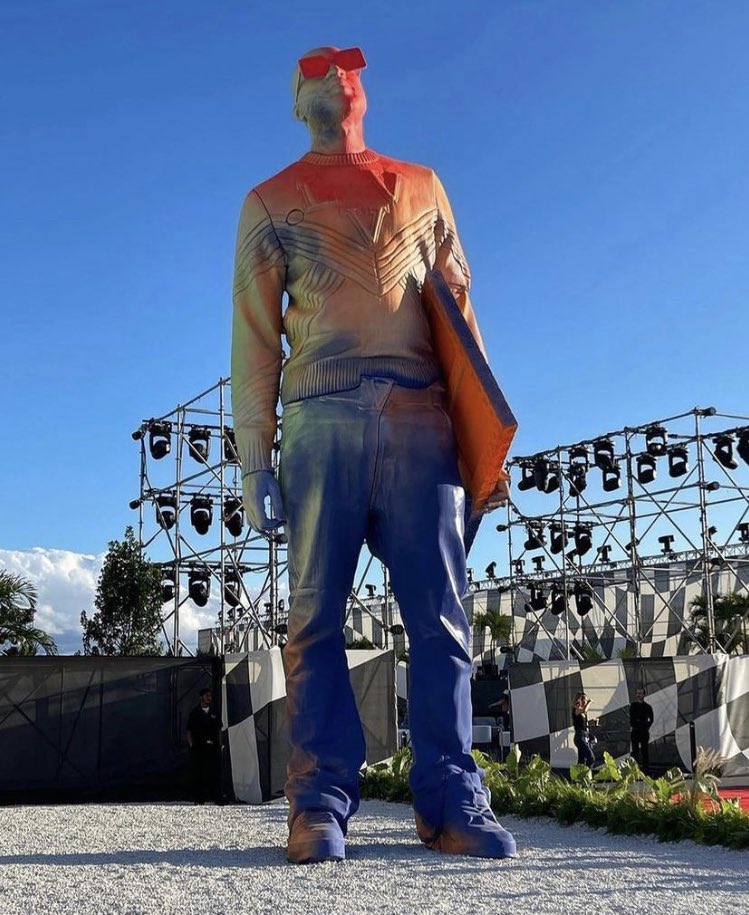 Shtreetwear's tweet photo. Statue From the Louis Vuitton “Virgil Was Here” Runway Show in Miami Tonight ⭐️ https://t.co/8BFTGYaOm1