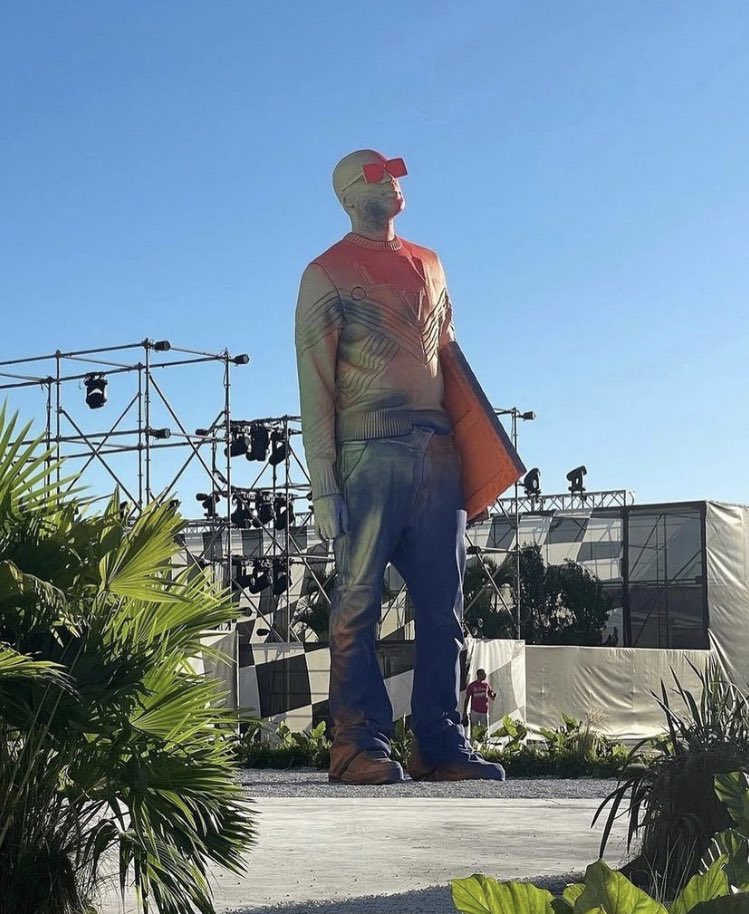 Shtreetwear's tweet photo. Statue From the Louis Vuitton “Virgil Was Here” Runway Show in Miami Tonight ⭐️ https://t.co/8BFTGYaOm1